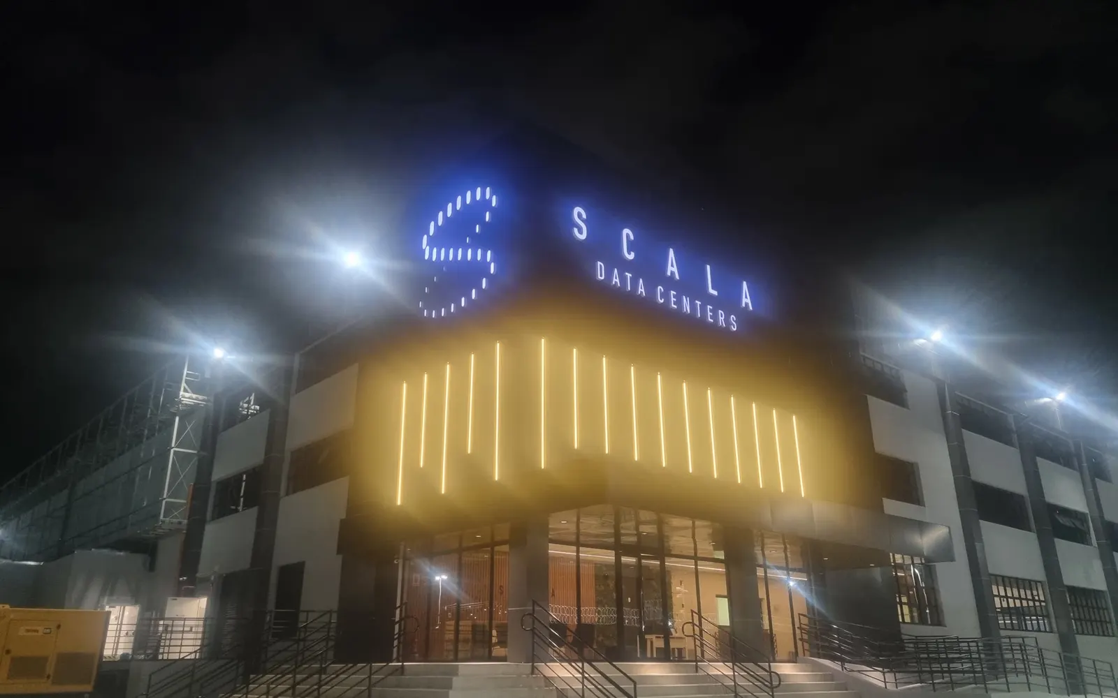 Scala Data Centers: Letreiro e fachada